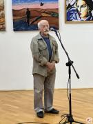 Stanisław Przodo otwierający wystawę