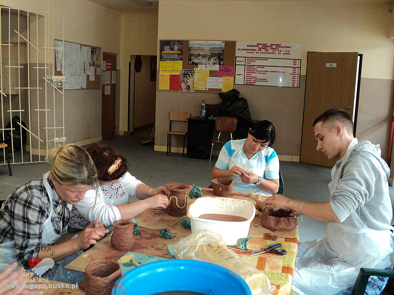 Praktyczne warsztaty w ramach kursu „Ceramika-garncarstwo”